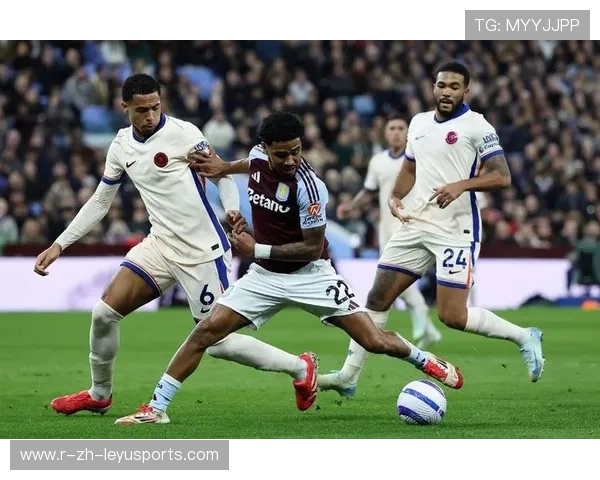 切尔西弧顶远射造成门将失误，精彩瞬间令人回味