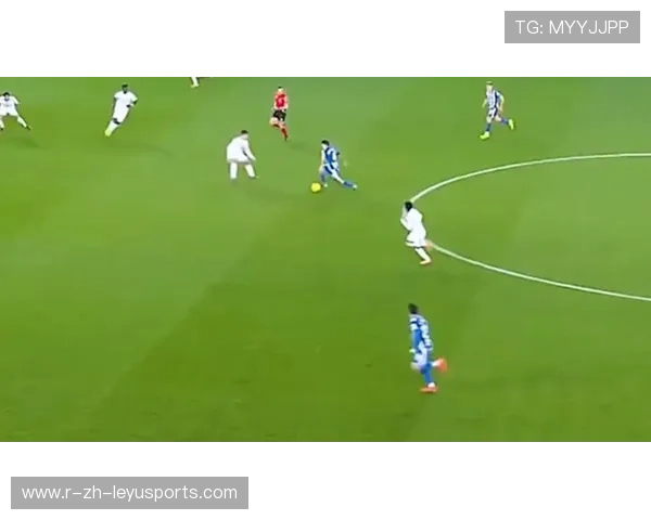 姆巴佩侧身精准推射险些破门