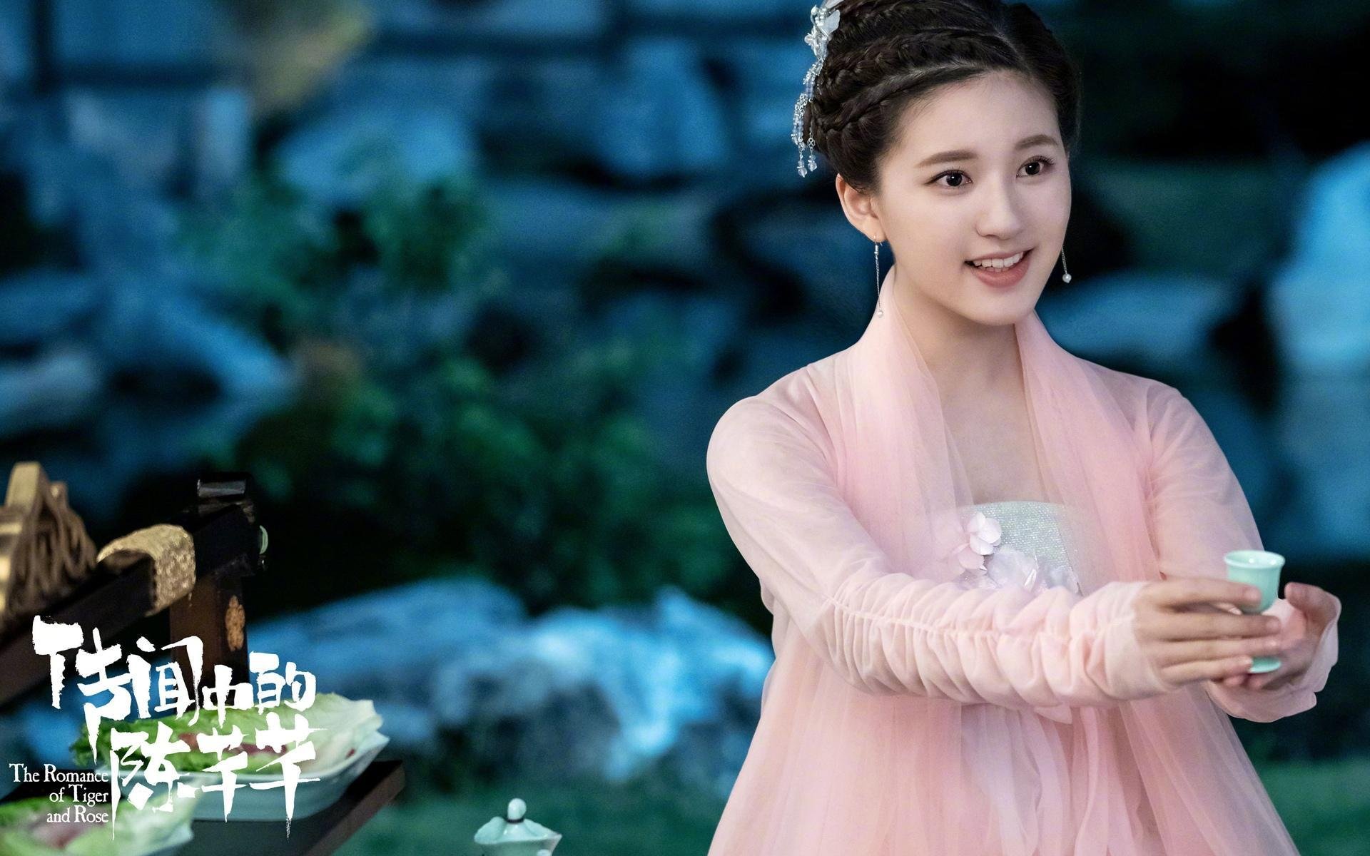 詹姆斯亲手为队友庆生氛围温馨感人，詹姆斯庆祝动作视频无水印